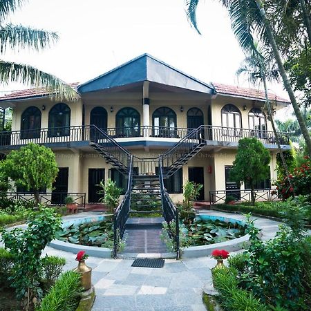 Chitwan Adventure Resort Sauraha Eksteriør billede