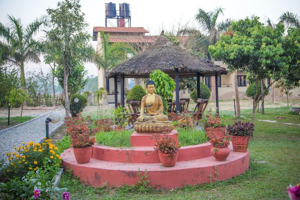 Chitwan Adventure Resort Sauraha Eksteriør billede