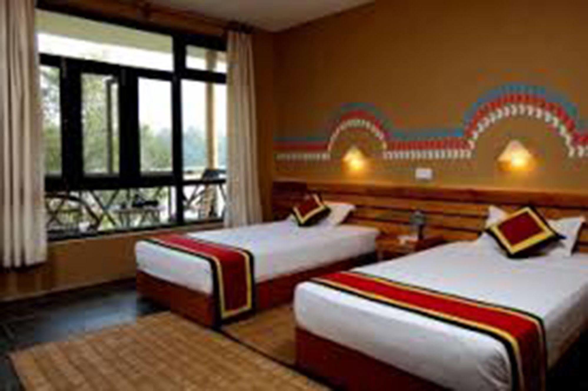 Chitwan Adventure Resort Sauraha Eksteriør billede