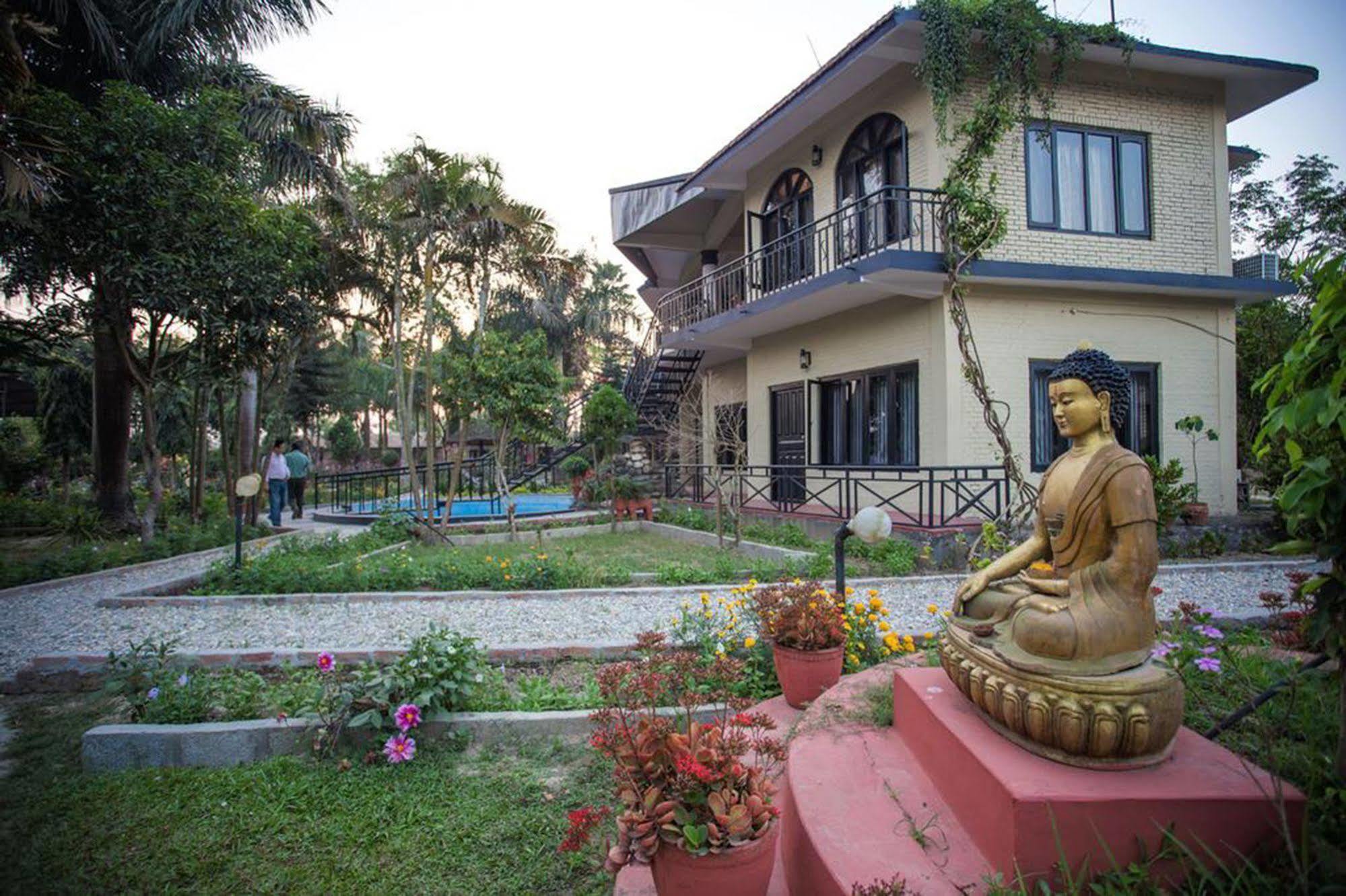 Chitwan Adventure Resort Sauraha Eksteriør billede