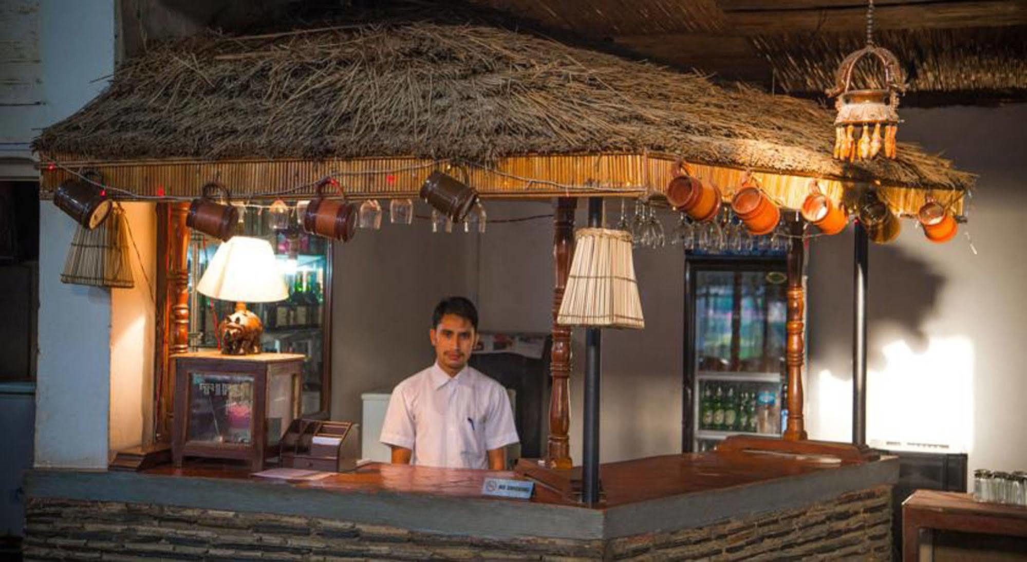 Chitwan Adventure Resort Sauraha Eksteriør billede