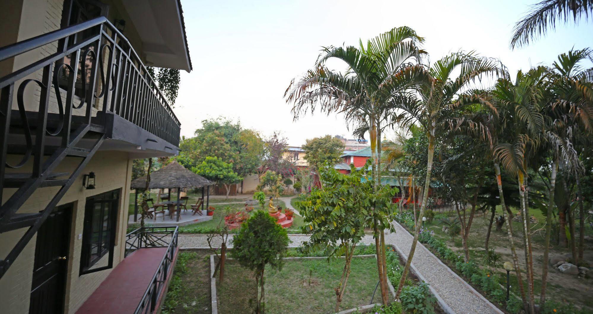 Chitwan Adventure Resort Sauraha Eksteriør billede